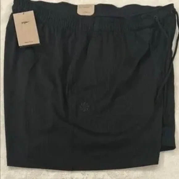 Nike Yoga Black Training 5" Shorts New with Tags Large - Picture 2 of 6